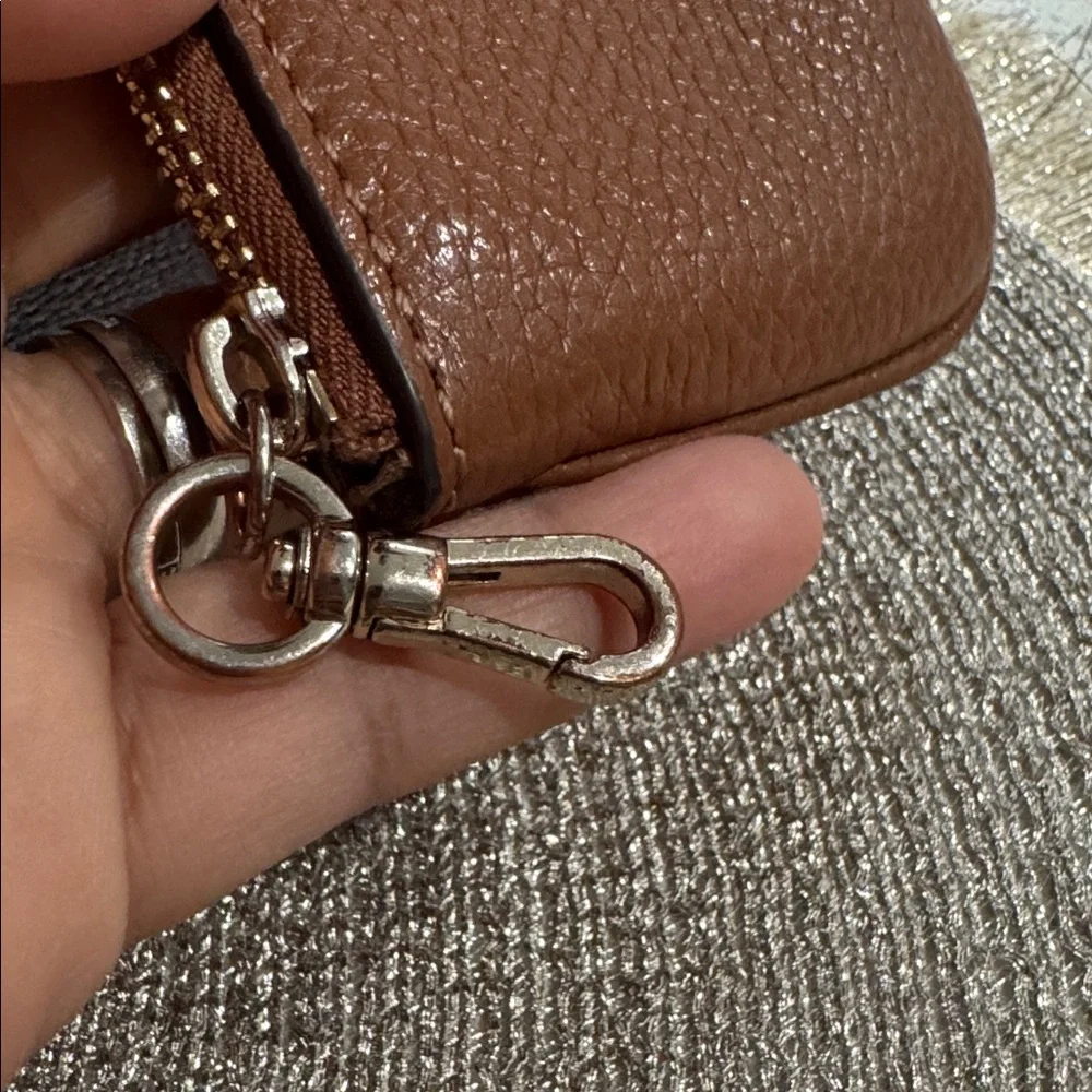🤎Kate Spade New York Rosie Tan Small Gold Clip On Coin Purse